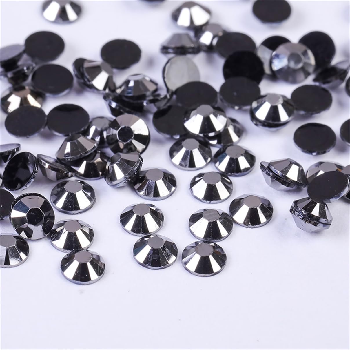 1000 Pieces SS20 5mm Flatback Rhinestones Clear Glass Round Gems Crystals for Nail Art DIY Crafts Clothes Shoes Bags (Mineral Gray)