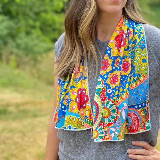 SHAKEitCOOL Extended Size Cooling Towel – Be Cool in Style - Heat Relief, Soft, Lightweight, Sun Protection, Easy Clean - Perfect for Biking, Hiking, Running, Yoga, Golf, Gardening - Bright Paisley M